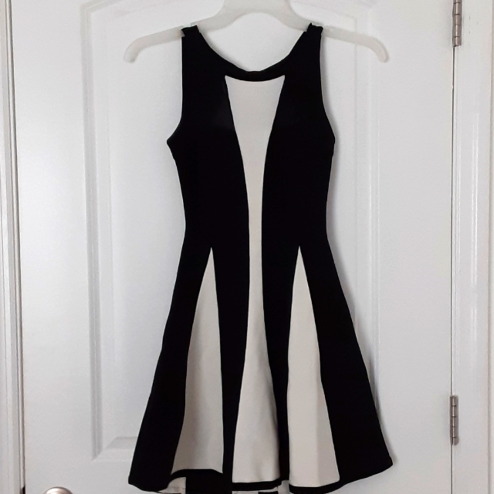 Oggi 5 black and white dress